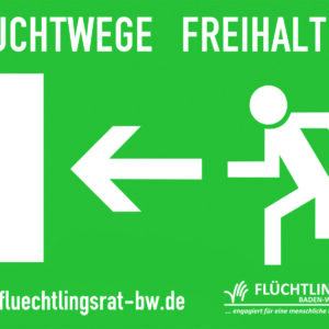 Grüner Sticker mit weißer Aufschrift Fluchtwege freihalten