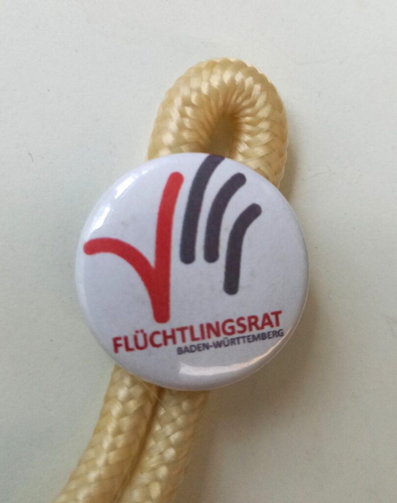 Button mit Logo und Schriftzug Flüchtlingsrat Baden-Württemberg