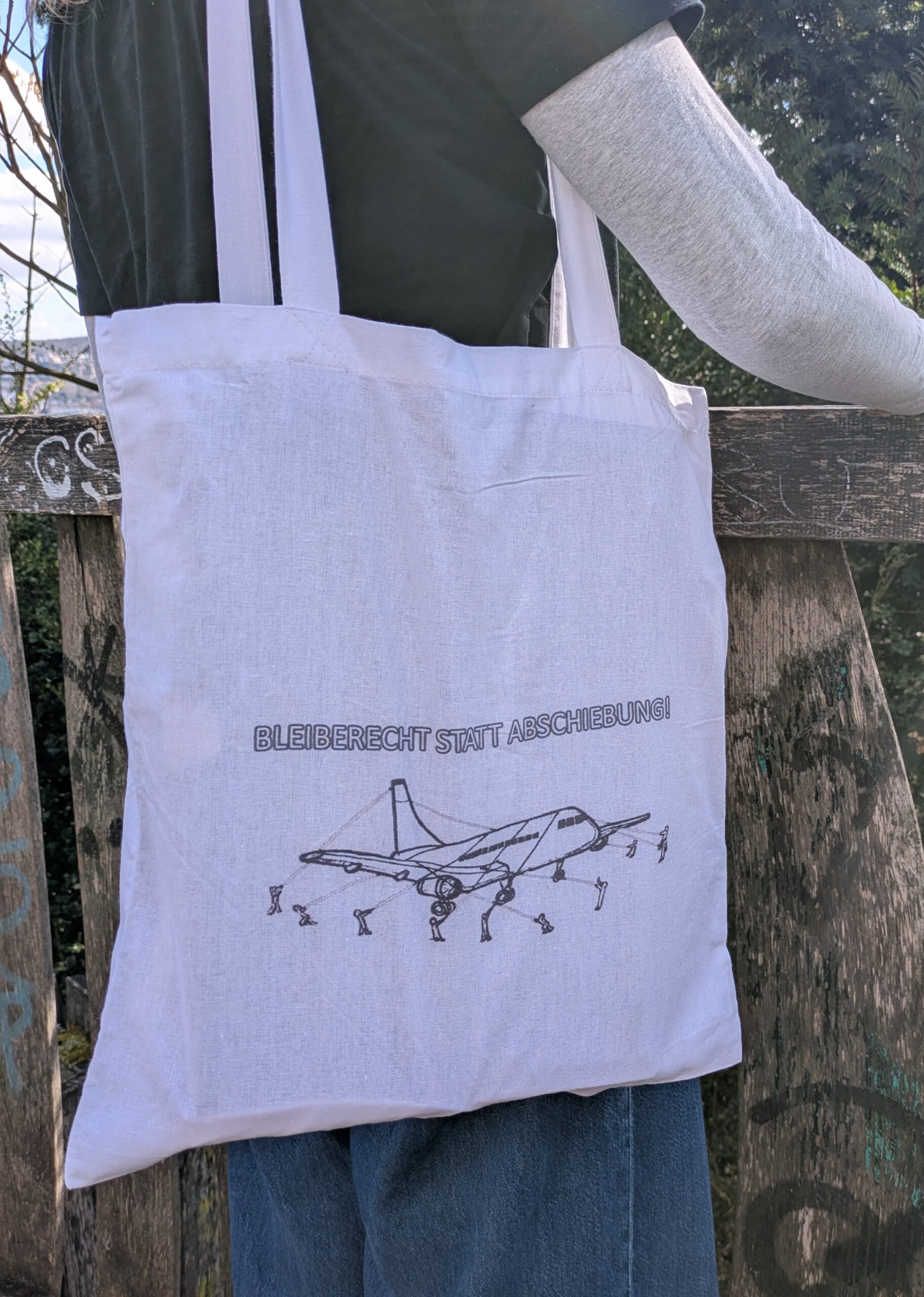 Tasche mit Motiv festgekettetes Flugzeug